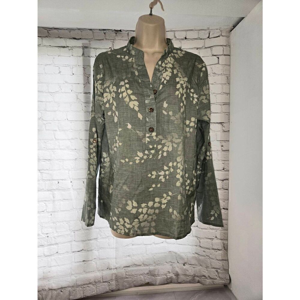Made With Love Womens Size Medium Green Floral Henley - Picture 4 of 6